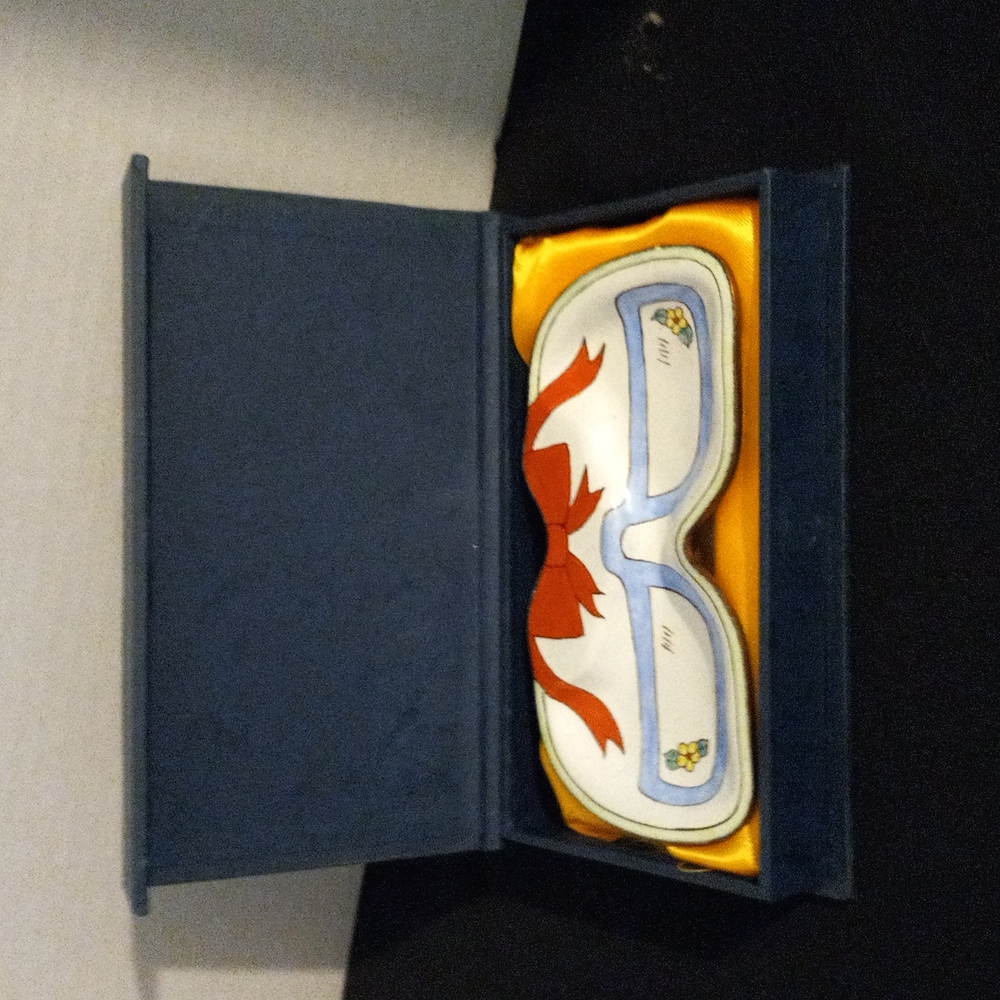 Eye glass holder in box